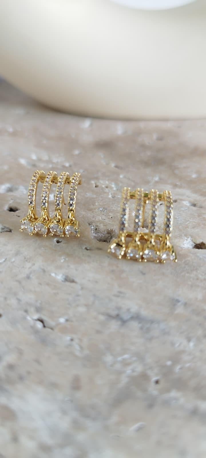 Taşlı Gold Elovora Küpe