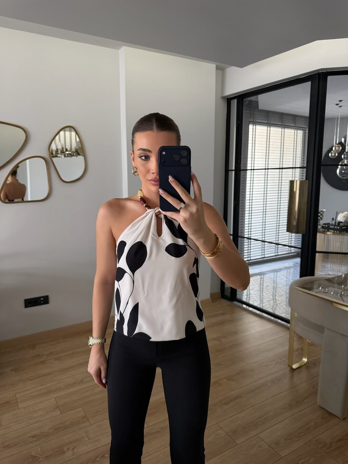 Yaprak Desenli Boncuk Askılı Bluz