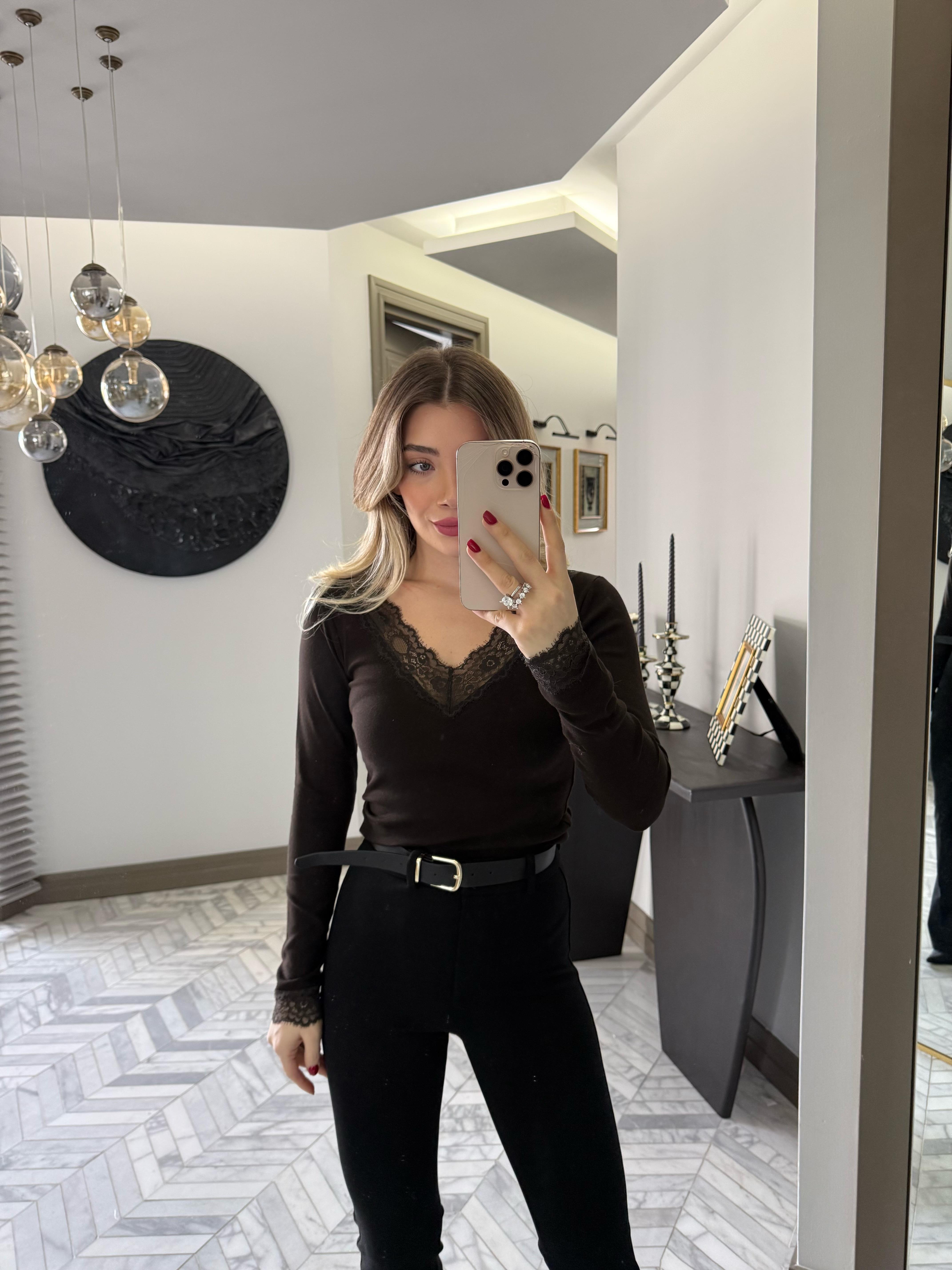 Yeni Kahve Yakadan Dantelli Bluz-1089