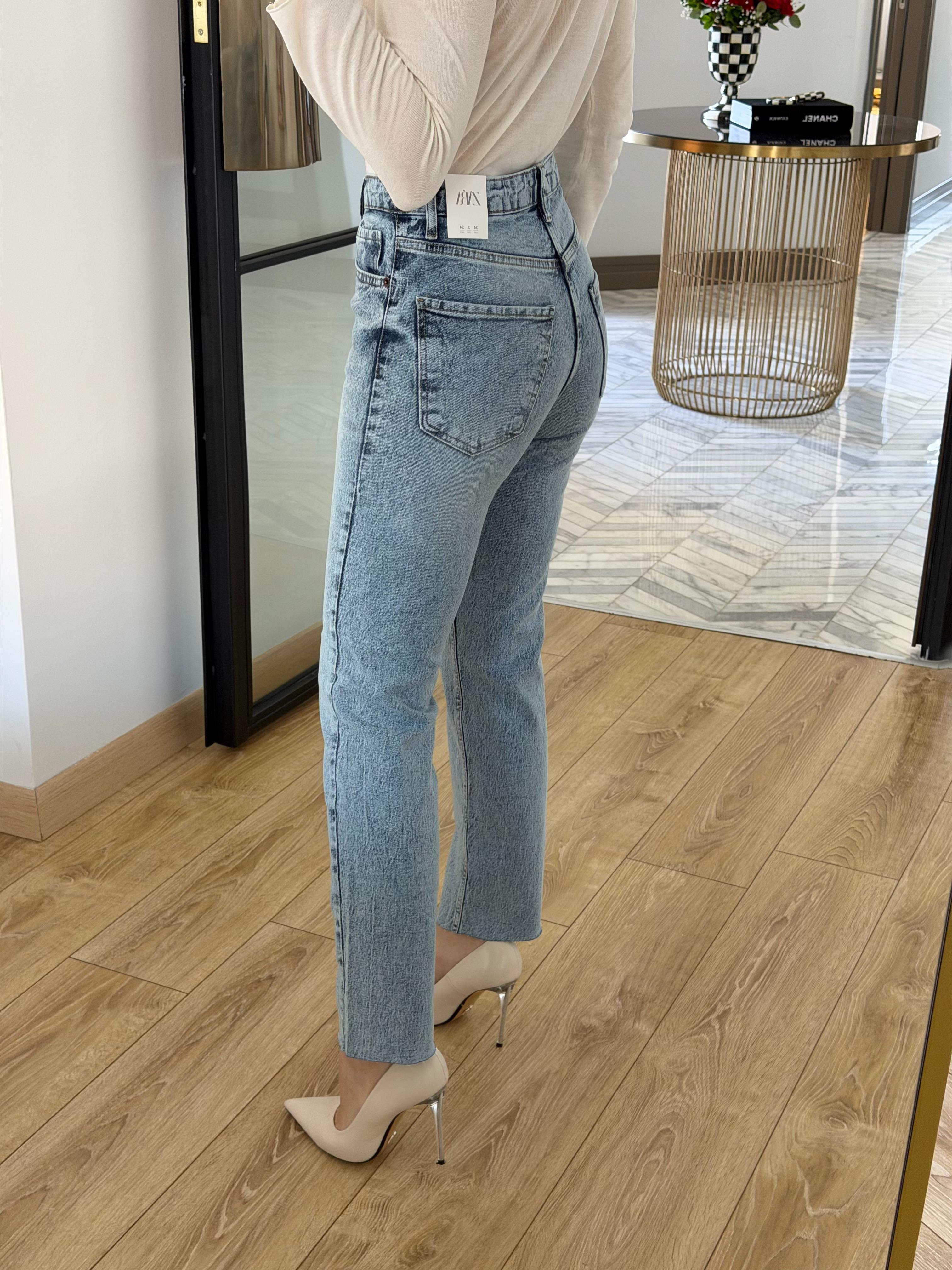 Yıkamalı Mavi Kesik Paçalı Boy Fit Jean -2227