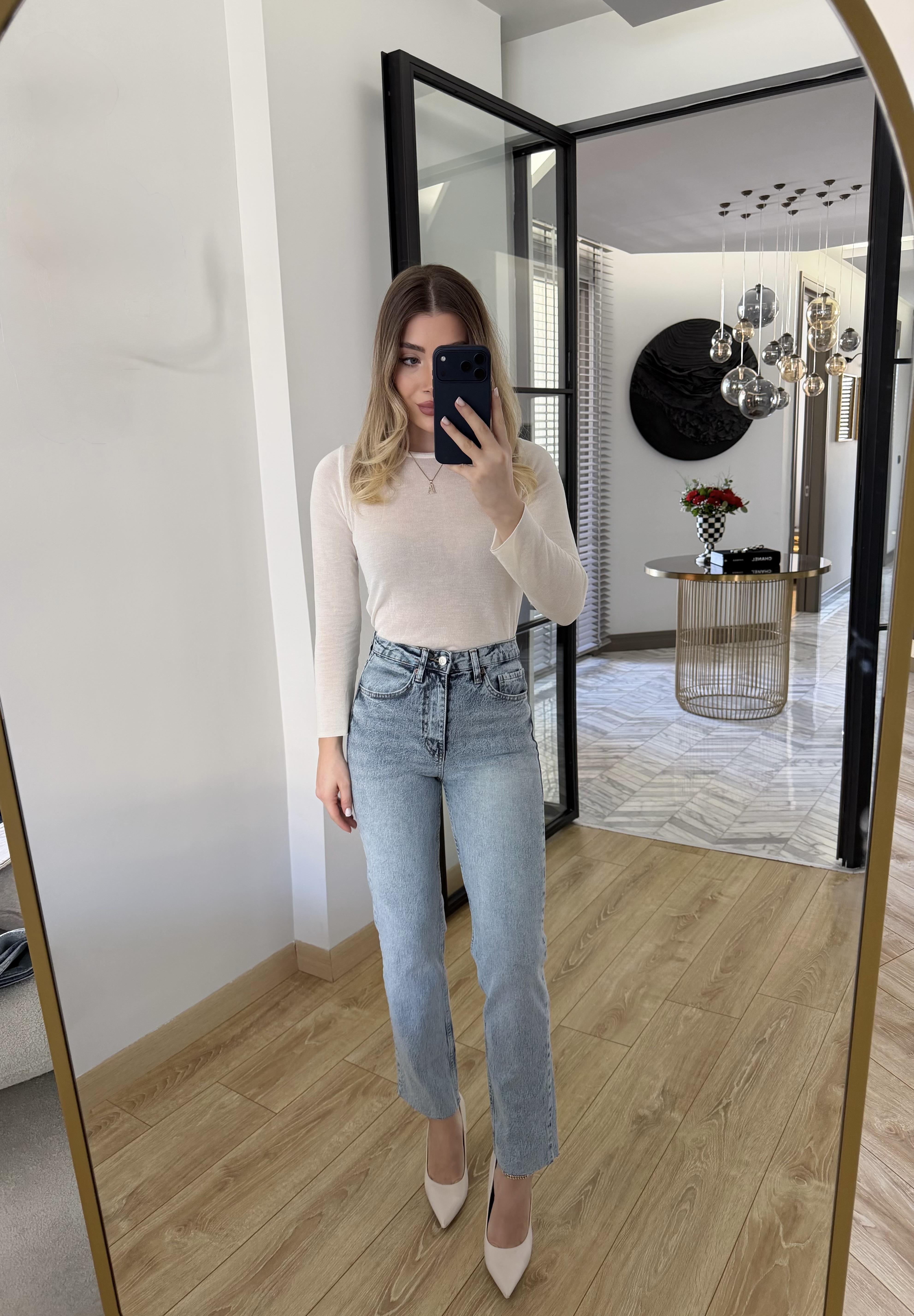 Yıkamalı Mavi Kesik Paçalı Boy Fit Jean -2227
