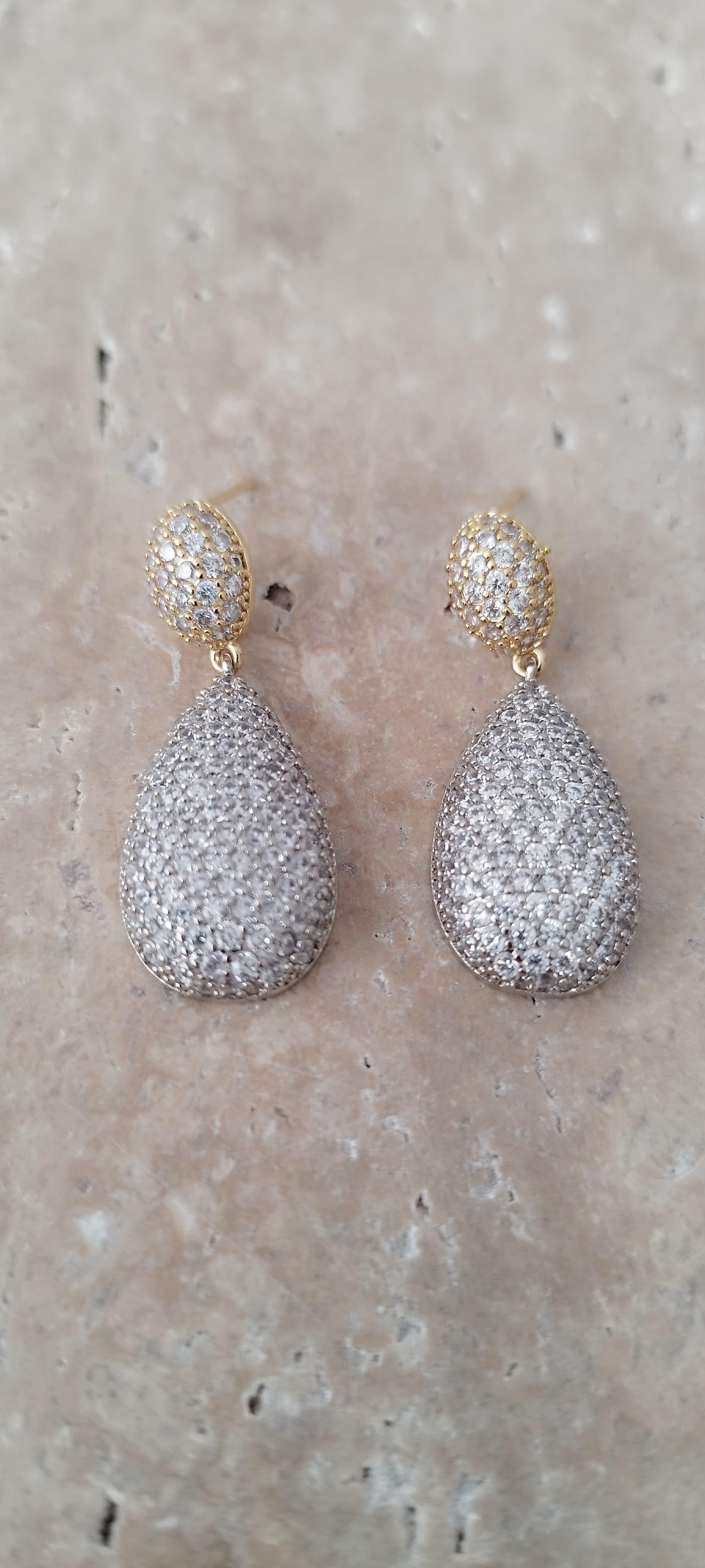 Zirkon Taşlı Damla Küpe