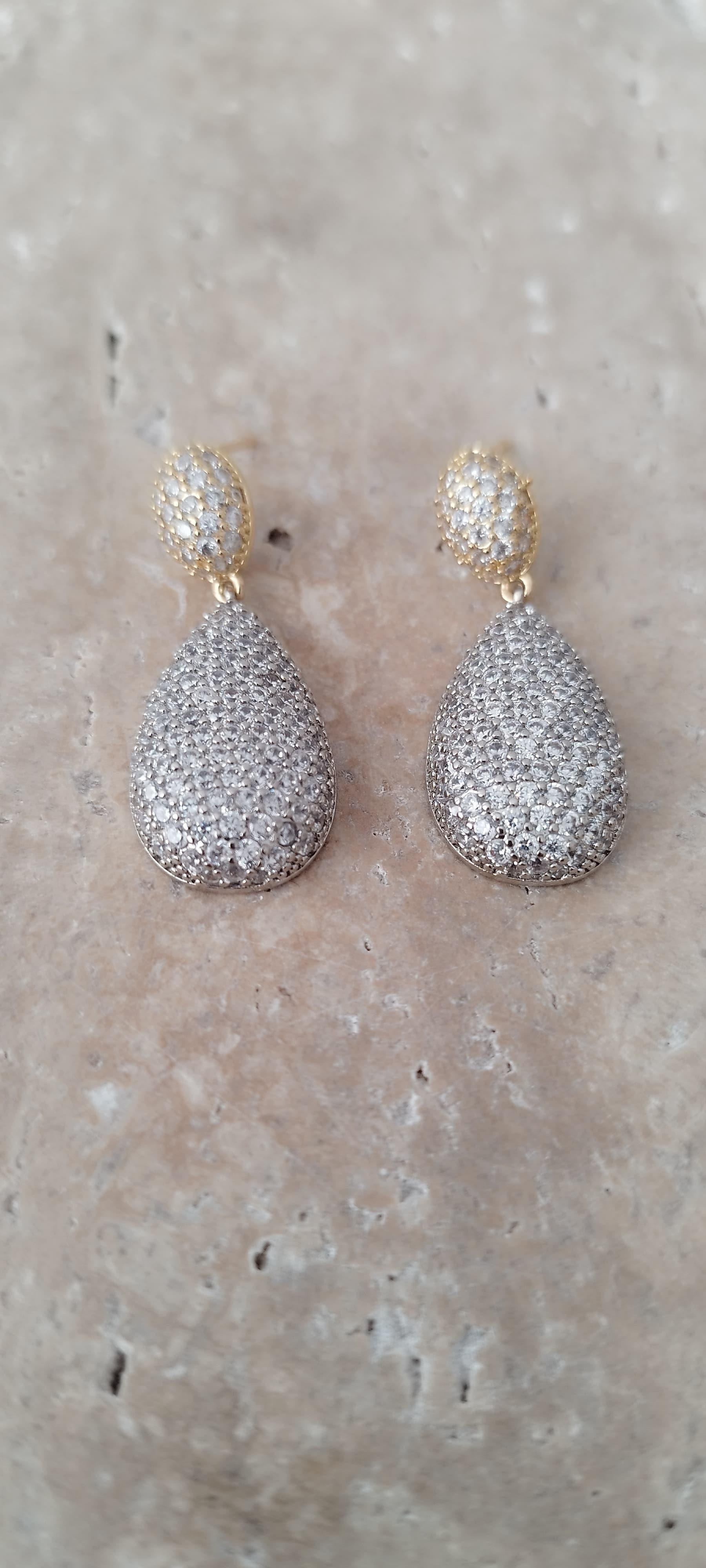 Zirkon Taşlı Damla Küpe