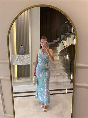 Açık Mavi Tek Omuzlu Bedeni Saran Desenli Elbise