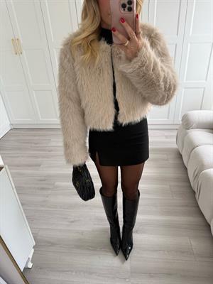 Bej Rengi Sıfır Yaka Kısa Kürk