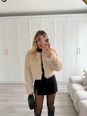 Bej Rengi Sıfır Yaka Kısa Kürk