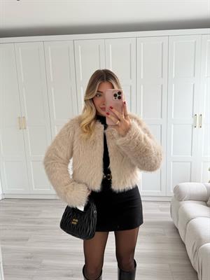 Bej Rengi Sıfır Yaka Kısa Kürk