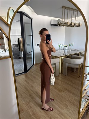 Bel Detaylı Vücudu Saran Midi Boy Elbise Kahve