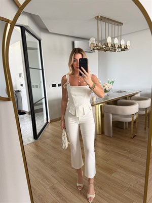 Beyaz Beli Parçalı Kalın Askılı Büstiyer
