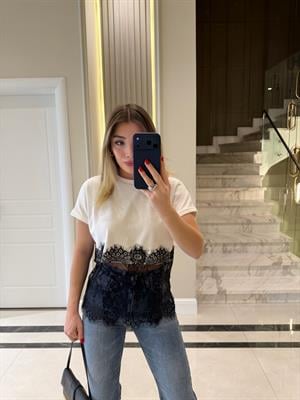 Beyaz Eteği Siyah Dantel Tişört