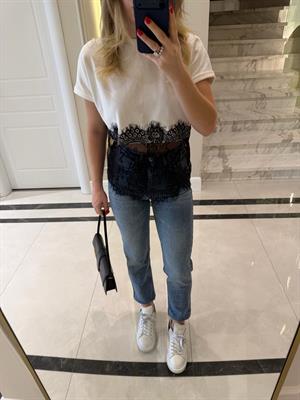 Beyaz Eteği Siyah Dantel Tişört