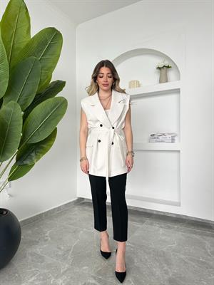 Beyaz Kuşaklı Düğmeli Yelek
