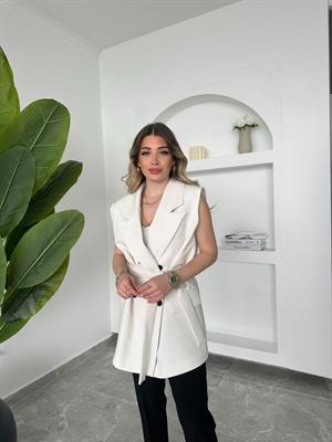 Beyaz Kuşaklı Düğmeli Yelek