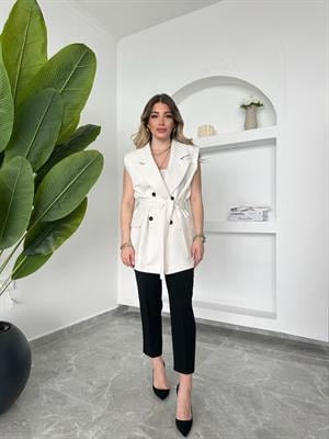 Beyaz Kuşaklı Düğmeli Yelek