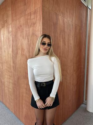 Beyaz Omzu Büzgülü Fitilli Bluz 