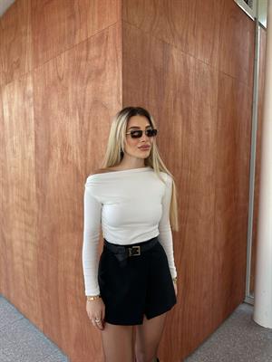 Beyaz Omzu Büzgülü Fitilli Bluz 