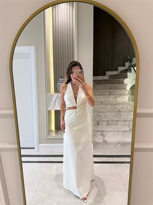 Beyaz  Pencere Detaylı Boyundan Askılı Uzun Elbise