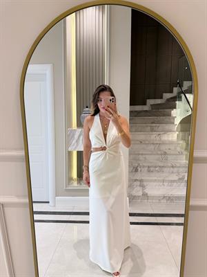 Beyaz  Pencere Detaylı Boyundan Askılı Uzun Elbise