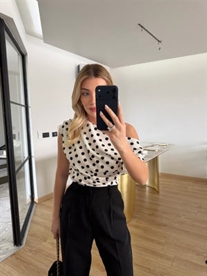 Beyaz-Siyah  Puantiyeli Bluz