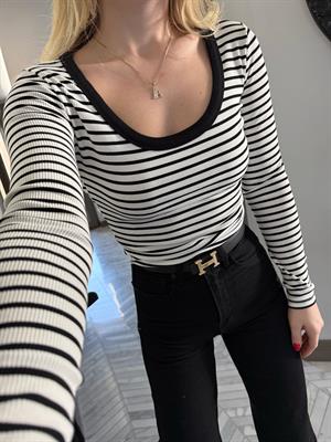 Beyaz Üzerine Siyah Çizgili Havuz Yaka Fitilli Triko Body