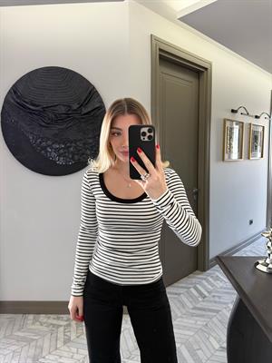 Beyaz Üzerine Siyah Çizgili Havuz Yaka Fitilli Triko Body