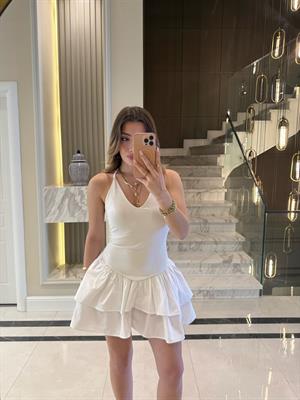 Beyaz V Kesimli Katlı Boyundan Bağlamalı Mini Elbise