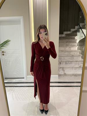 Bordo Broş Detaylı Yırtmaçlı Elbise
