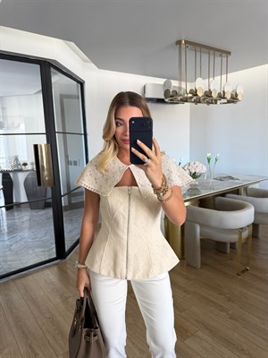 Ekru Dantel İşlemeli Pelerinli Bluz-37526