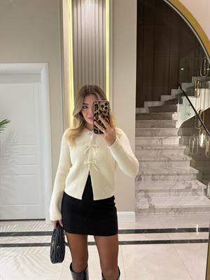 Ekru İncili Fiyonk Aksesuarlı Triko Hırka -60983