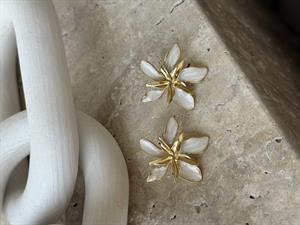 Ekru Mineli Mini Çiçek Küpe