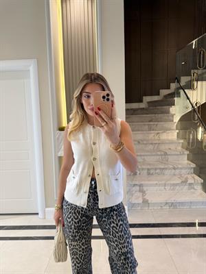 Ekru Önü Düğmeli Triko Yelek