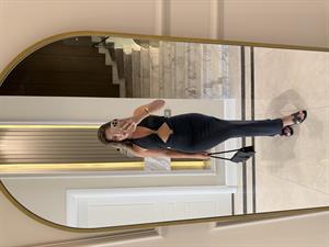 Gold Aksesuarlı Dekolteli Antrasit Elbise