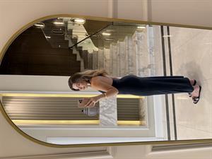 Gold Aksesuarlı Dekolteli Antrasit Elbise