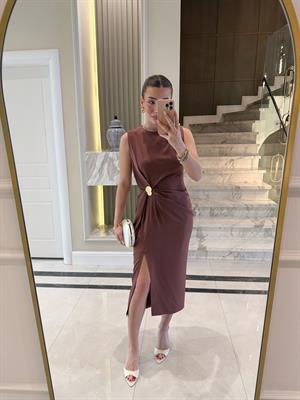 Gül Kurusu Metal Aksesuarlı Sıfır Kol Elbise