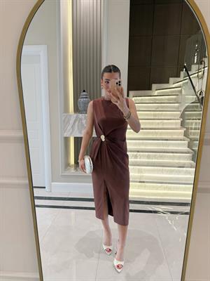 Gül Kurusu Metal Aksesuarlı Sıfır Kol Elbise