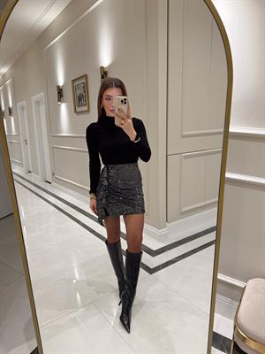 Gümüş Pullu Fırfır Detaylı Şort Etek 