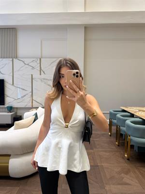Halter Yaka Metal Detaylı Peplum Triko Bluz Beyaz -10787