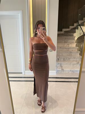 Kahve  Dekolte Detaylı Bedeni Saran Midi Boy Elbise