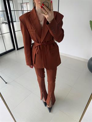 Kahve Marka Model Kuşaklı İkili Kumaş Takım