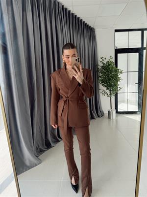Kahve Rengi Marka Model Kuşaklı İkili Kumaş Takım