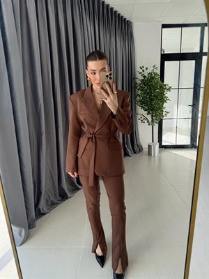 Kahve Rengi Marka Model Kuşaklı İkili Kumaş Takım