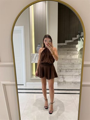 Kahverengi Altı Volanlı Halter Yakalı Mini Elbise