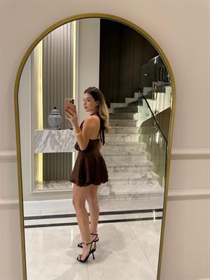 Kahverengi Altı Volanlı Halter Yakalı Mini Elbise