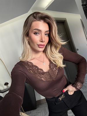 Kahverengi V Yaka Dantelli Bluz