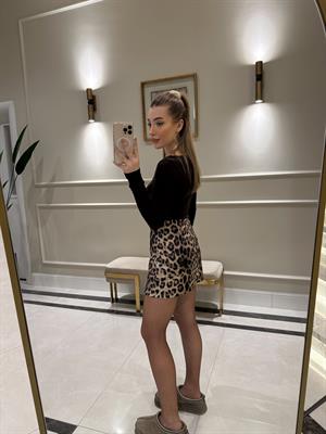 Leo Desenli Kadife Dokulu Mini Etek