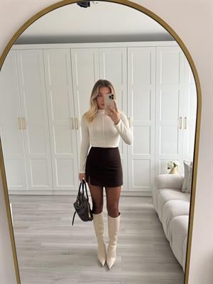 Marka Model Kahverengi Yırtmaçlı Şort Etek- ÖN SİPARİŞ ÜRÜNÜDÜR KARGO ÇIKIŞI 11.11.2025 TARİHİNDE OLACAKTIR.