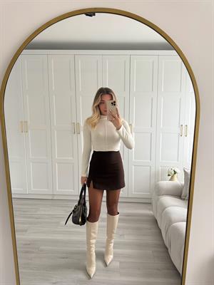 Marka Model Kahverengi Yırtmaçlı Şort Etek- ÖN SİPARİŞ ÜRÜNÜDÜR KARGO ÇIKIŞI 11.11.2025 TARİHİNDE OLACAKTIR.