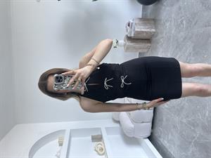 Marka Model Parlak Taşlı Fiyonklu Siyah Mini Elbise