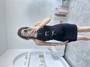 Marka Model Parlak Taşlı Fiyonklu Siyah Mini Elbise