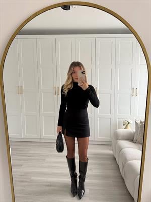 Marka Model Siyah Yırtmaçlı Şort Etek - ÖN SİPARİŞ ÜRÜNÜDÜR KARGO ÇIKIŞI 11.11.2025 TARİHİNDE OLACAKTIR.